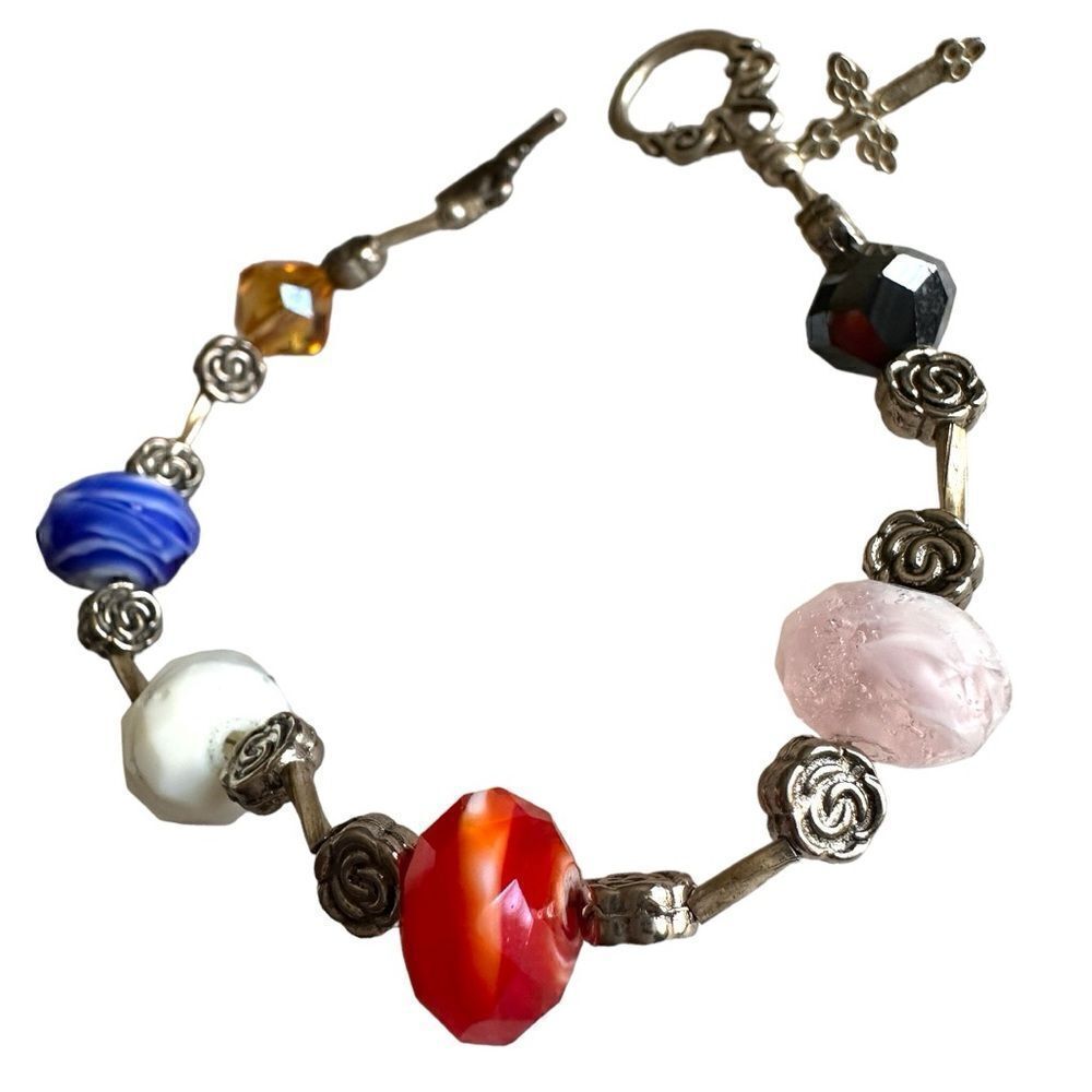 "Christian Bead Bracelet: Colorful Bicone and Flower-Faceted Design"